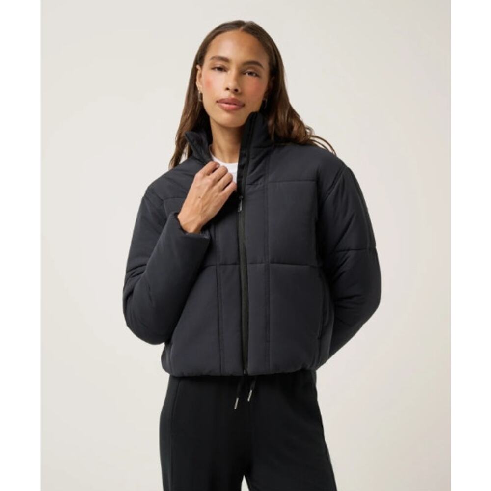New NWOT Travis Matthew Mont Blanc 3.0 Quilted Crop Puffer Jacket Embroidered XS
